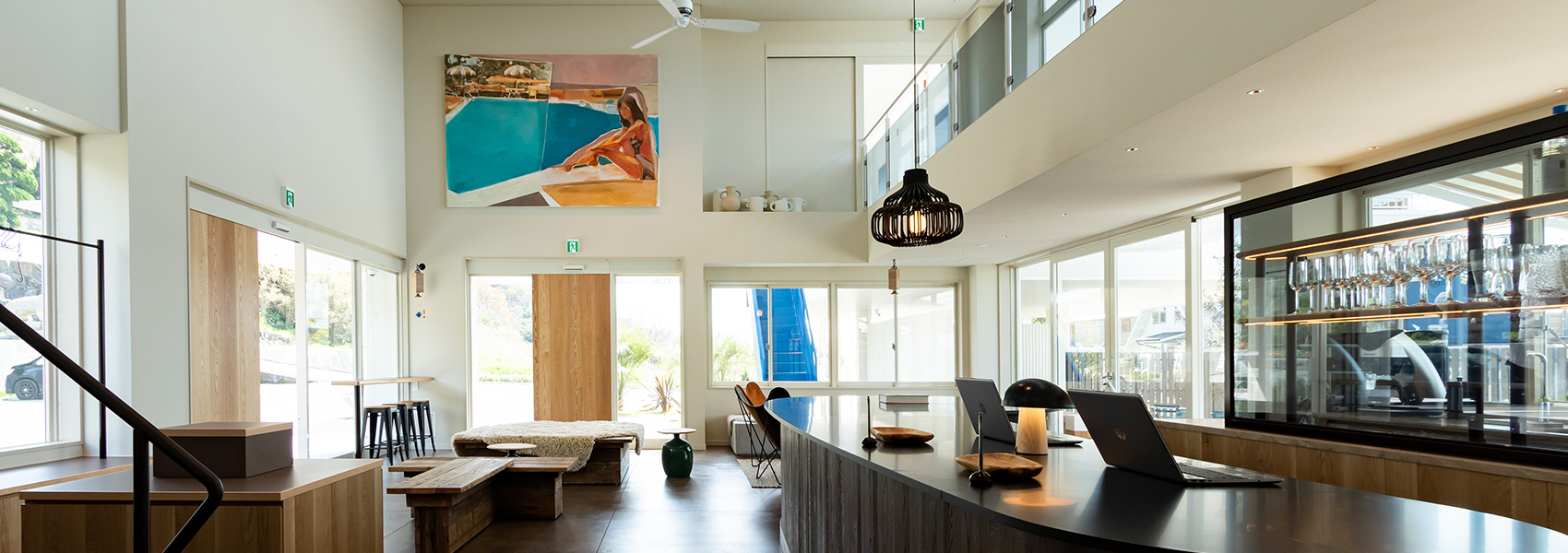 淡路島FrogsFARM KAMOME SLOW HOTEL THE COMPACT（カモメースローホテルザコンパクト）１Fラウンジロビー＆ショップ